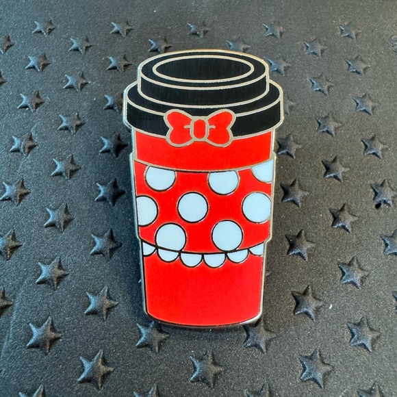 Disney Trading Pin - Latte Cup Mystery Pin - Minnie Mouse - Picture 1 of 2